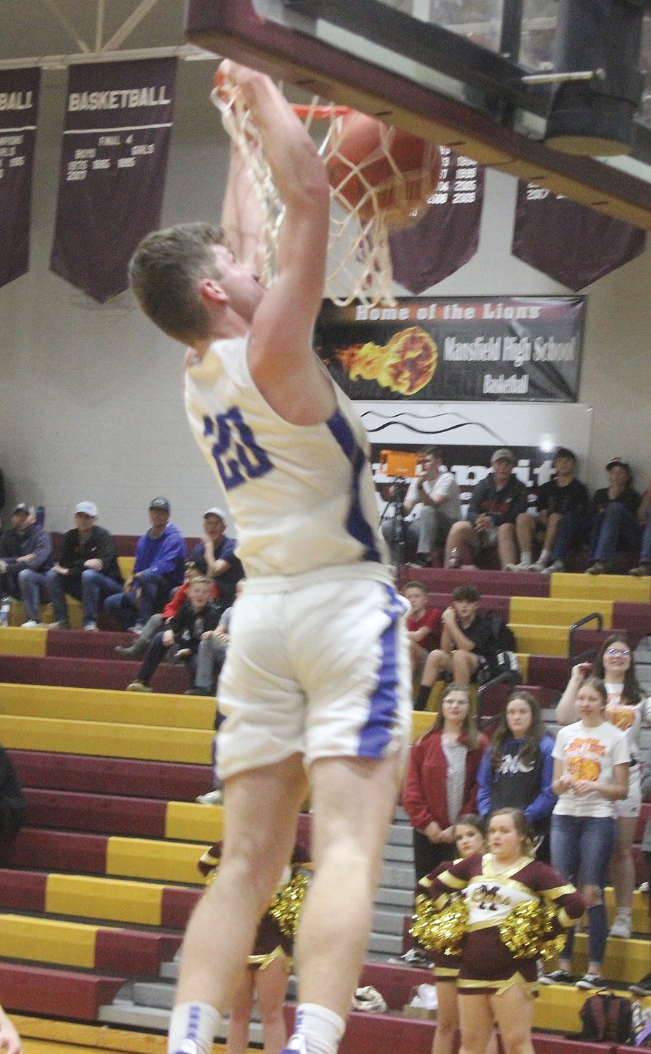 Norwood’s Garrett Davault goes up for one of his five first-half dunks against rival Mansfield in the tournament semifinals.